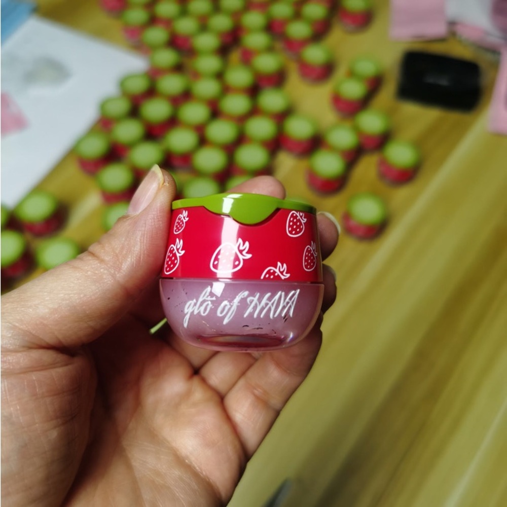 glōof HAYA strawberry collagen lip mask